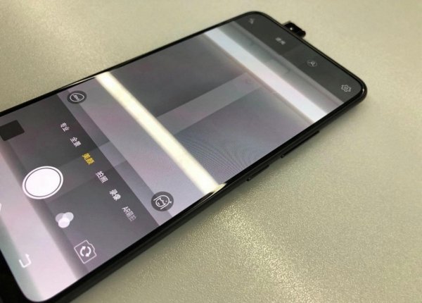 В Сети появилась фотография нового безрамочного смартфона Vivo Xplay7