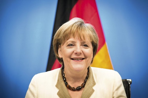 Евроскептики подали в суд на Ангелу Меркель