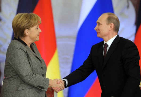 Bild: Путин показал Меркель, кто хозяин в мировой политике