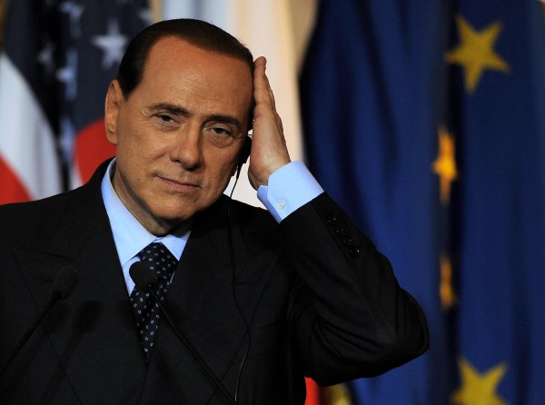 Берлускони получил 3 млн евро от скончавшейся секретарши