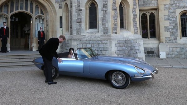 Свадебный Jaguar принца Гарри и Меган Маркл оценили в 0,000