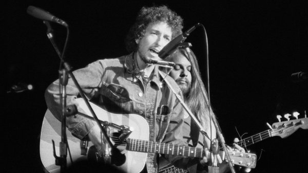 Электрогитару Боба Дилана продали на аукционе за $490 тыс