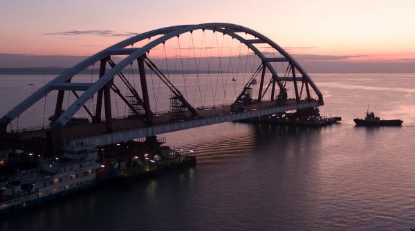 В Госдуме отреагировали на штраф для блогера за экскурсию по Крымскому мосту