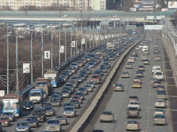 В «Единой России» предложили «сузить» дороги для экономии