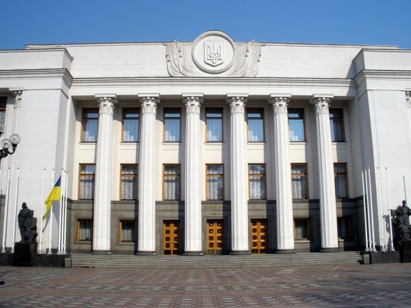 Украинские политики в эфире устроили скандал из-за курса гривны и Порошенко