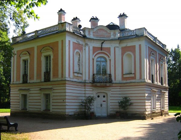 Под Петербургом в Ораниенбауме после реставрации открыли дворец Петра III