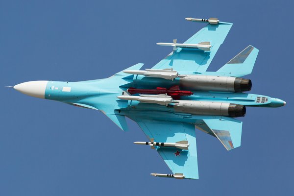 Российский бомбардировщик Су-34 замечен в небе над Триполи