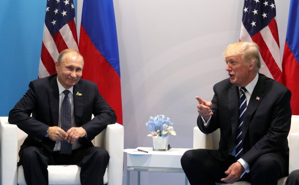 Политолог США призвал Запад к диалогу с Россией