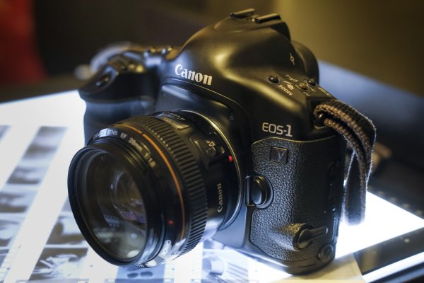 Canon заканчивает эпоху пленочных камер в своей компании