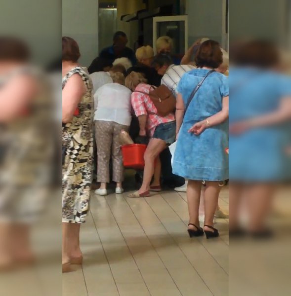 За сосиски со скидкой 50% в Минске чуть не подрались бабушки