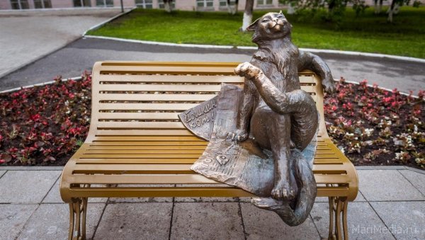 «Йошкин кот»: в Симферополе установили шуточный памятник коту