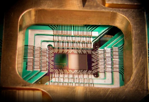 Ученые РФ и Великобритании создали квантовый чип со звуковым резонатором