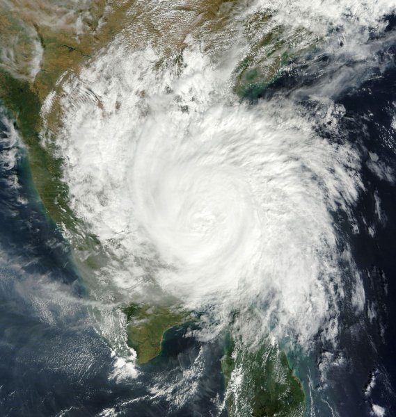 Ученые выяснили причину возрастающей разрушительной силы ураганов