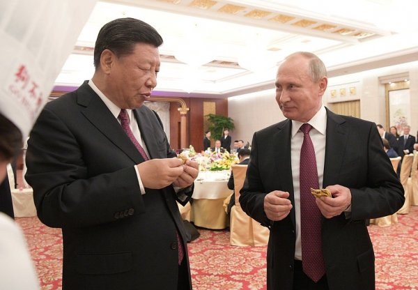 В рамках визита в Китай Путин научился готовить местные блюда