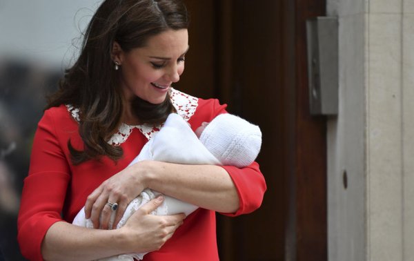 Кейт Миддлтон и принц Уильям сообщили, когда снова покажут новорожденного сына