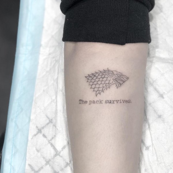 Звезда «Игры престолов» набила себе татуировку-спойлер
