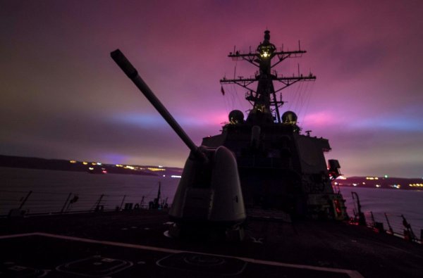 Китайские СМИ: Американские корабли отправятся на дно, если не покинут Чёрное море