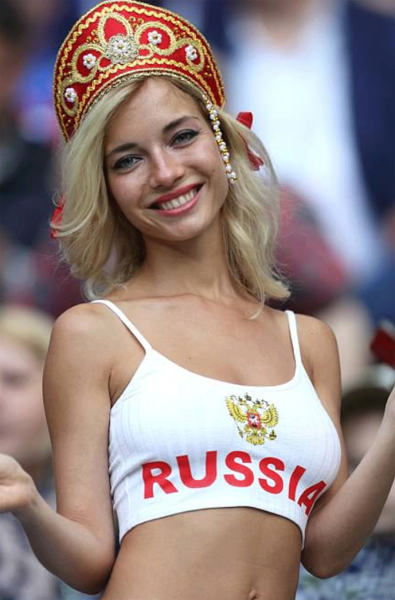 Британцы сравнили футбольных фанаток России и Саудовской Аравии