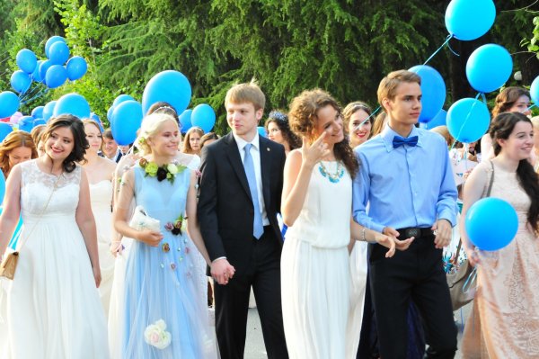 Шесть тысяч школьников отметили всероссийский выпускной в Кремле