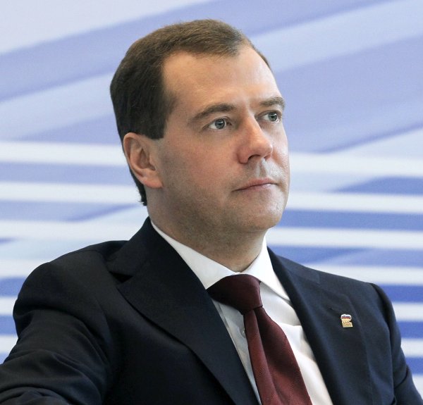 Медведев потребовал защиты пенсионеров от увольнения из-за возраста