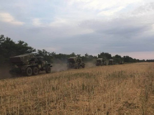 Украинские артиллеристы провели военные учения у границы с Крымом