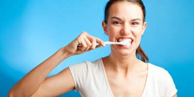 Медики объяснили, почему вредно чистить зубы сразу после завтрака