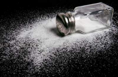 Медики рассказали, почему вредна соль