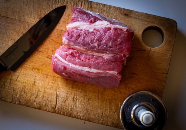 Ученые: 97% американцев неправильно моют руки перед приготовлением мяса