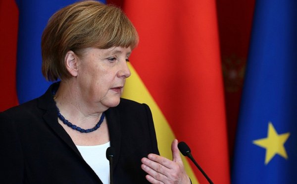 Меркель и руководитель МВД Германии достигли соглашения по проблеме мигрантов