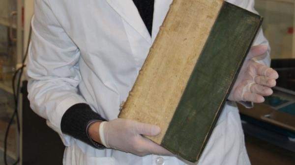 В Дании сотрудники библиотеки обнаружили ядовитые книги XVI и XVII века