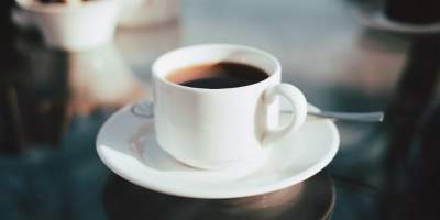Медики рассказали, что пить кофе натощак вредно