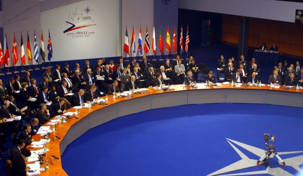 НАТО обвиняет Россию в провокации возле ее рубежей