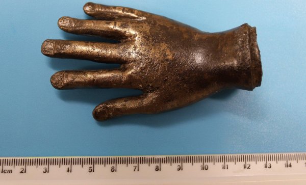 Археологи из Англии нашли «руку Бога»