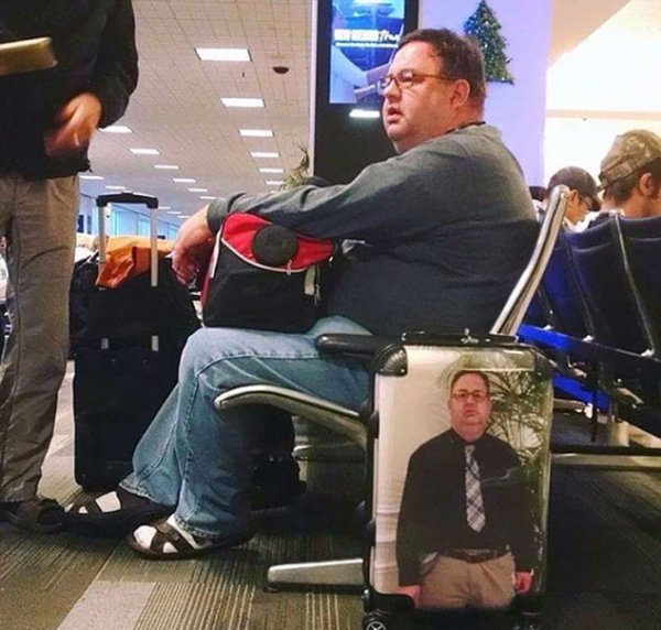В Сеть выложили снимки самых забавных кадров, сделанных в аэропорту