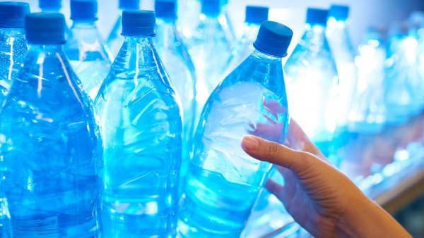 Госдума предлагает продавать воду в бутылках по фиксированной цене