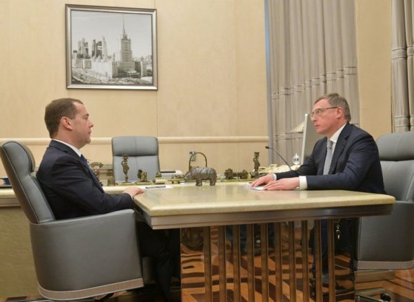 «Украина есть, а Путина нет»: В Сети обсуждают фото интерьера кабинета Медведева