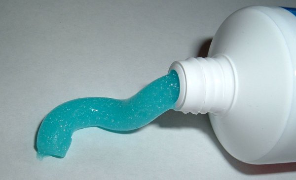Ученые: Зубная паста провоцирует хроническое заболевание