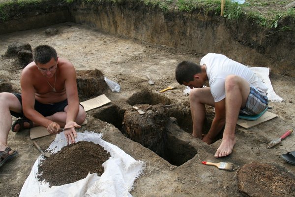 Древнюю могилу молодой ведьмы обнаружили на Украине