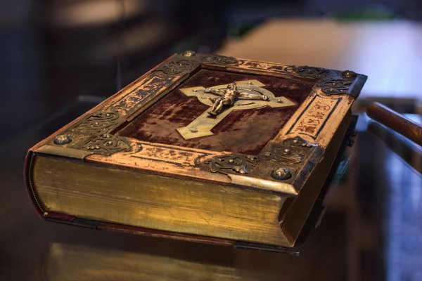 «Лунная» Библия появилась на торгах по цене в $50 тысяч