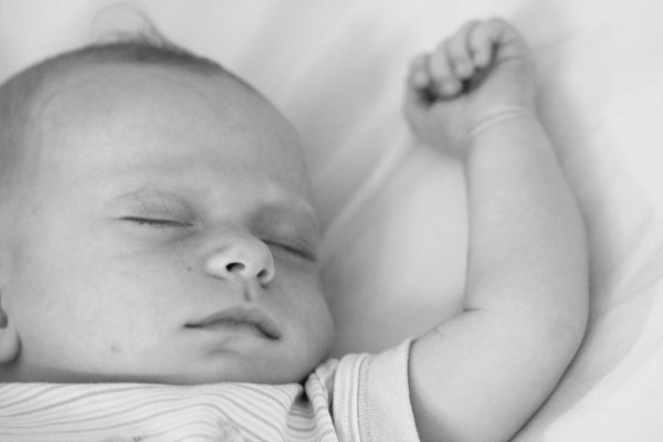 Не знала, что беременна и чуть не умерла: Многодетная американка внезапно родила на полу в ванной
