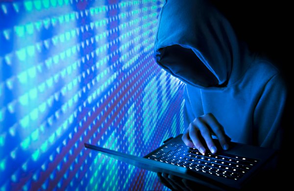 Хакера, слившего в сеть голые фото Дженифер Лоуренс, осудили