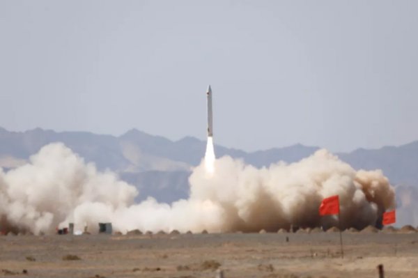 Китай запустил первую частную ракету с тремя спутниками