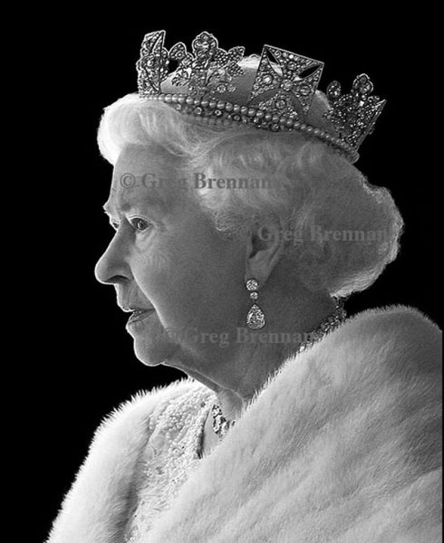 Букингемский дворец показал новый портрет 92-летней королевы Елизаветы II