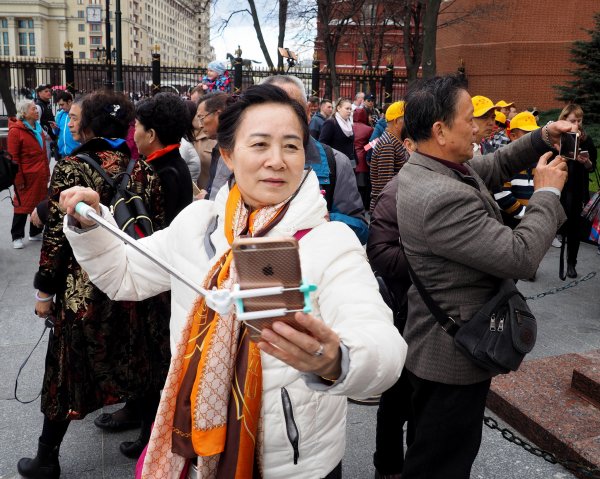 Туристов из Китая научили, как следует вести себя в России