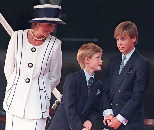 Королевская шутка: Принц Уильям на день рождения получил эротические торт – СМИ