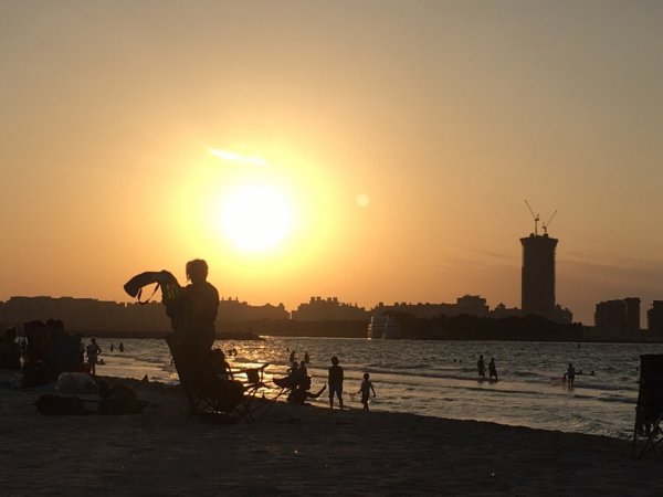 «Возникла во время заката Солнца»: Туристы в ОАЭ запечатлели появление Нибиру – сеть