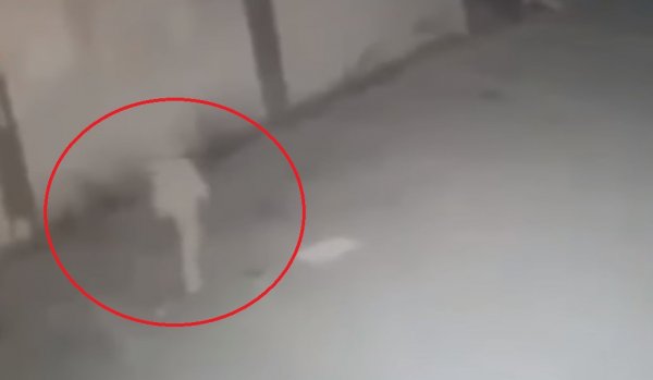 «Духи среди нас!»: В Мексике в объектив камеры попал призрак человека – уфологи