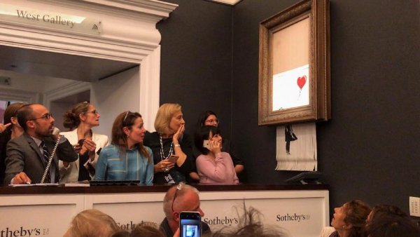 Картина Бэнкси за 1,3 млн долларов самоуничтожилась после продажи на торгах в Лондоне
