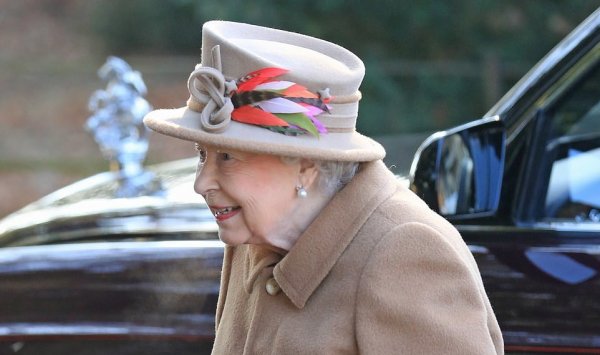 Королева Елизавета в церкви помолилась за здоровье 97-летнего мужа