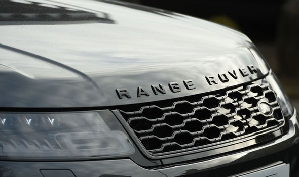 Б/у дороже нового: Муж королевы Елизаветы продает Range Rover за 3 000